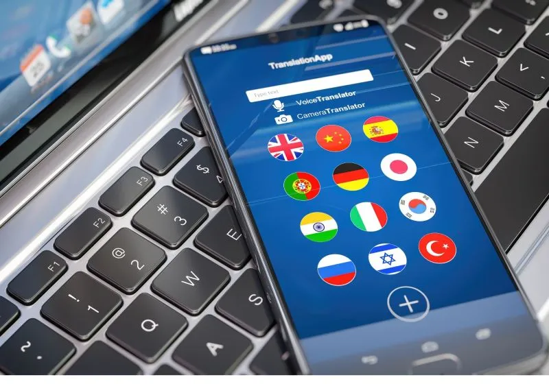 celular mostrando ferramenta de tradução de documentos em sua tela