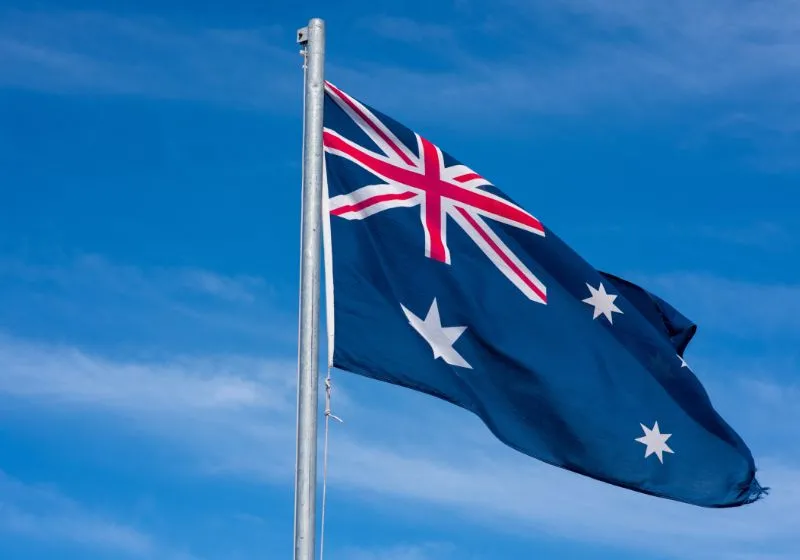 Bandeira australiana em um céu azul