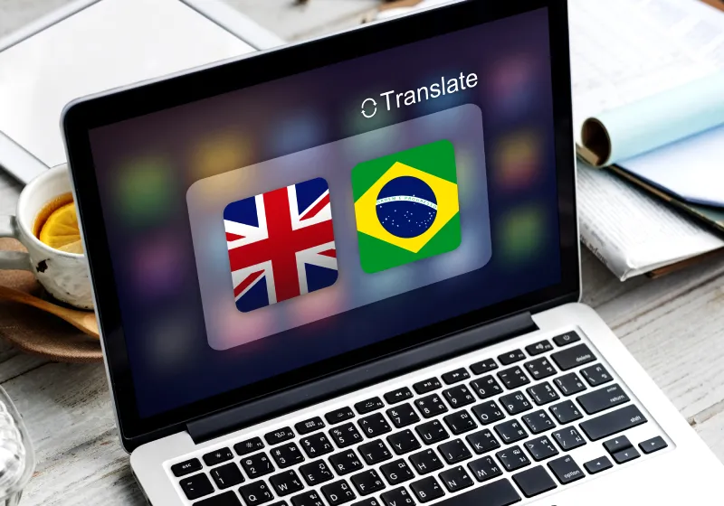 notebook aberto com bandeira do brasil e dos estados unidos conceito de tradução de palavras estrangeiras
