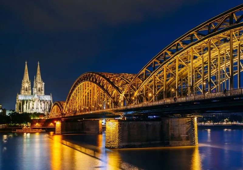 ponte da Alemanha com riu em baixo 