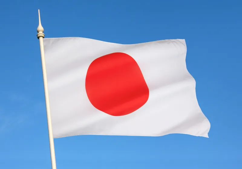 imagem de uma bandeira do Japão em um fundo azul 