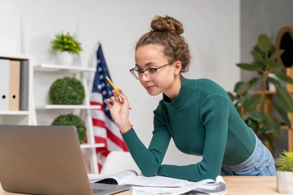 Mulher fazendo um teste de proficiência em inglês