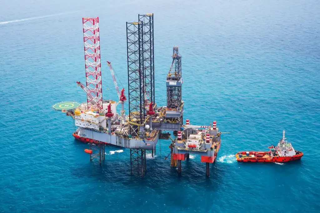 Plataforma de petróleo, representando operações que demandam tradução técnica no setor offshore