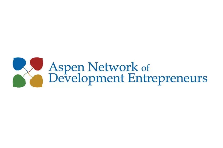 Logo The Aspen Institute com fundo branco e letras em azul